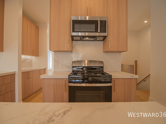 3rd image of 2042 W Washington Blvd #1E