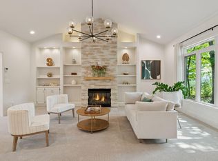 820 Vineland Ct, Chanhassen, MN 55317