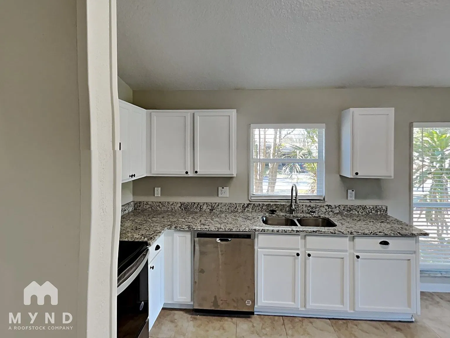 4 bed, 2.0 bath, 1936 sqft, $2,445 — Photo 4