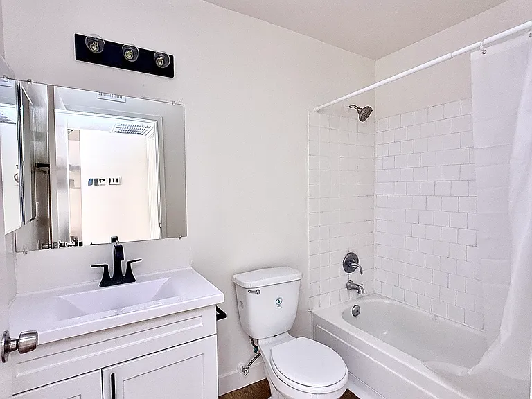 12521 Saticoy St #4 — Photo 13