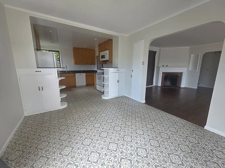 616 Miramontes St — Photo 4
