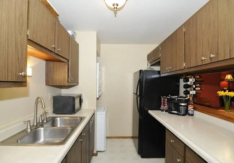 1453 S Carriage Ln — Photo 8