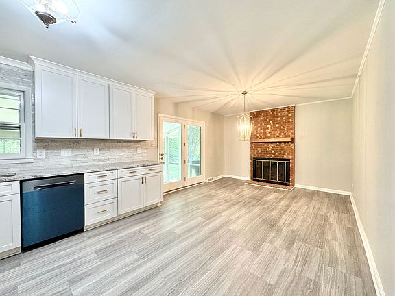 5th image of 3030 Robin Hood Dr