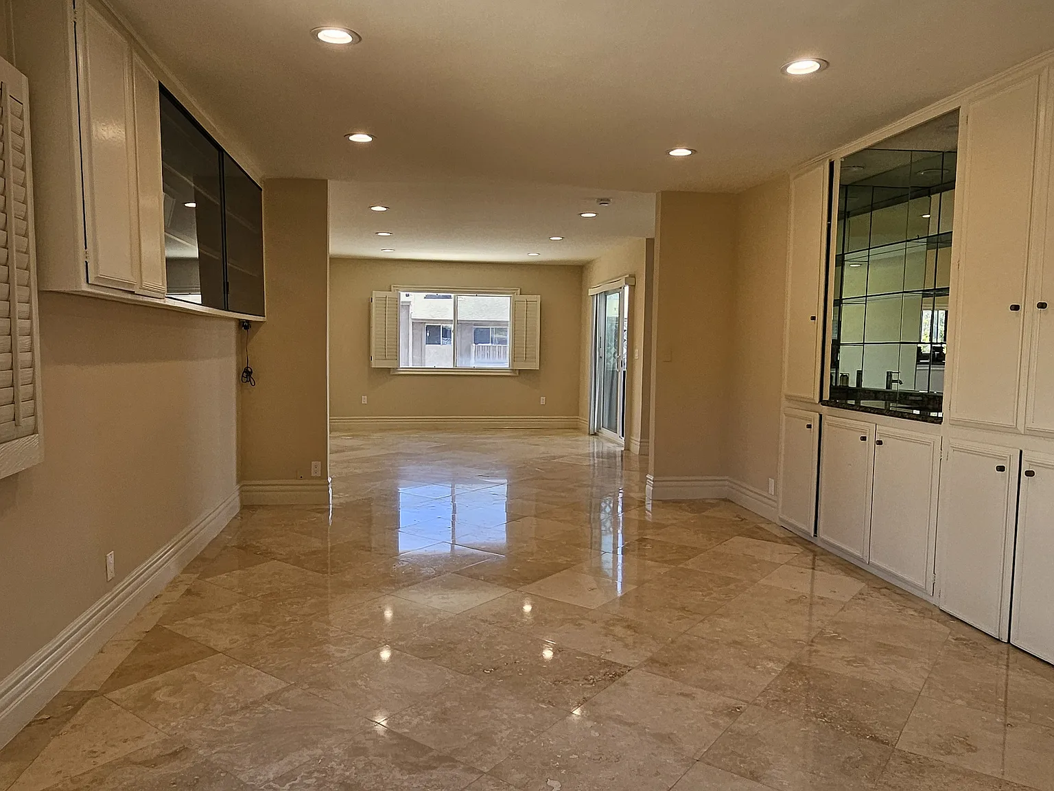 3 bed, 2150 sqft, $4,950 — Photo 1