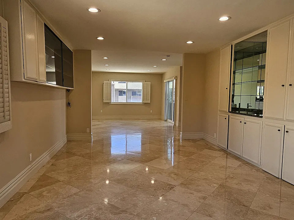 1666 Thayer Ave #301