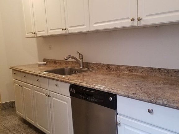 4th image of 11880 Metropolitan Ave #1B