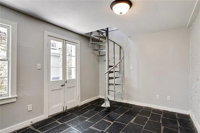 525 Dumaine St — Photo 2