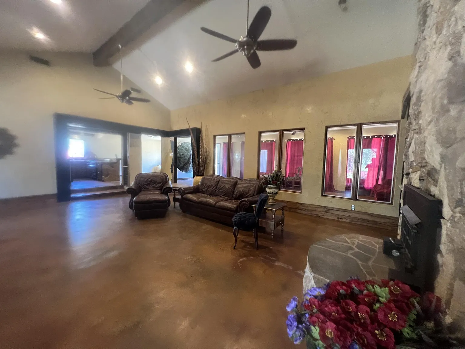 3 bed, 2809 sqft, $2,950 — Photo 3