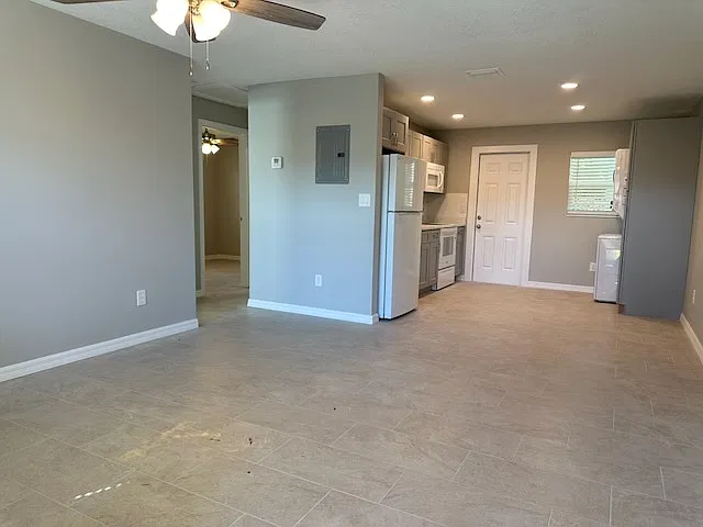 3517 Windsor Avenue - 3519 — Photo 2