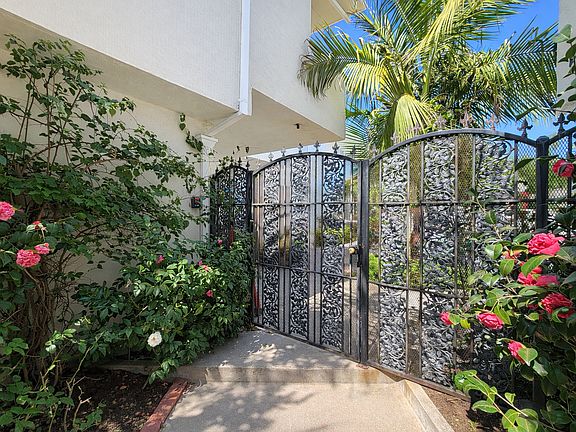 3rd image of 1033 20th St #2U