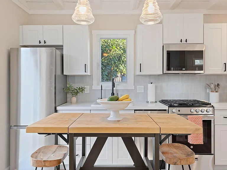 102 N Soledad St #B — Photo 9