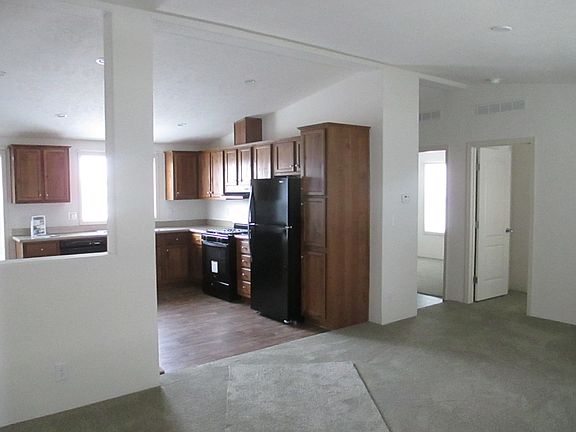 Vaulted Ceiling, Open Living