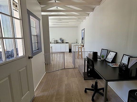 4th image of 39 Rock Point Pl