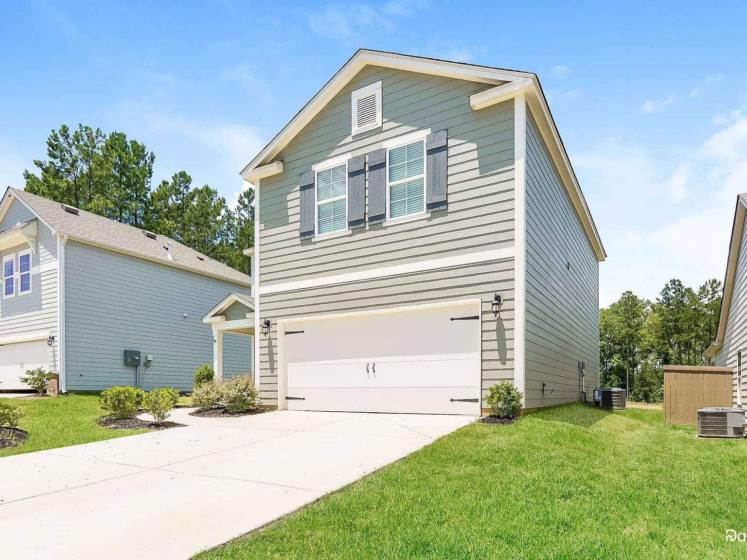 4 bed, 2.5 bath, 1968 sqft, $2,185 — Photo 2