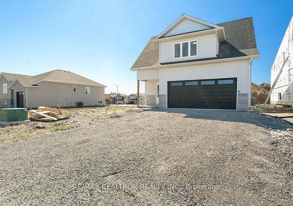 1st image of 47 Summit Cres