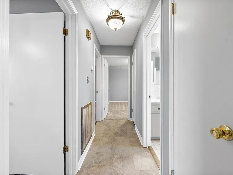 1835 Warren Dr — Photo 17
