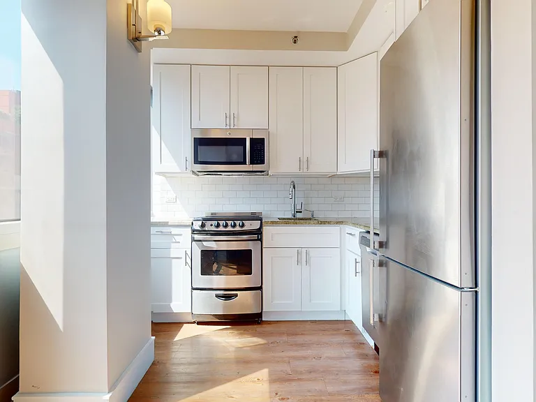 237 E 34th St #1901 — Photo 10