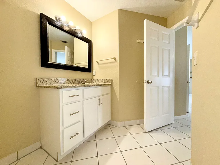 13614 Yarmouth Ct — Photo 10