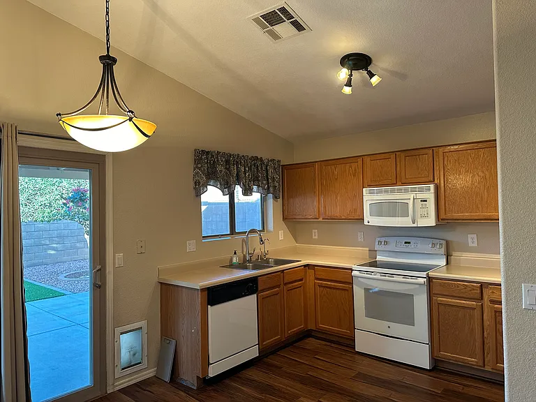 15743 W Elm St — Photo 18