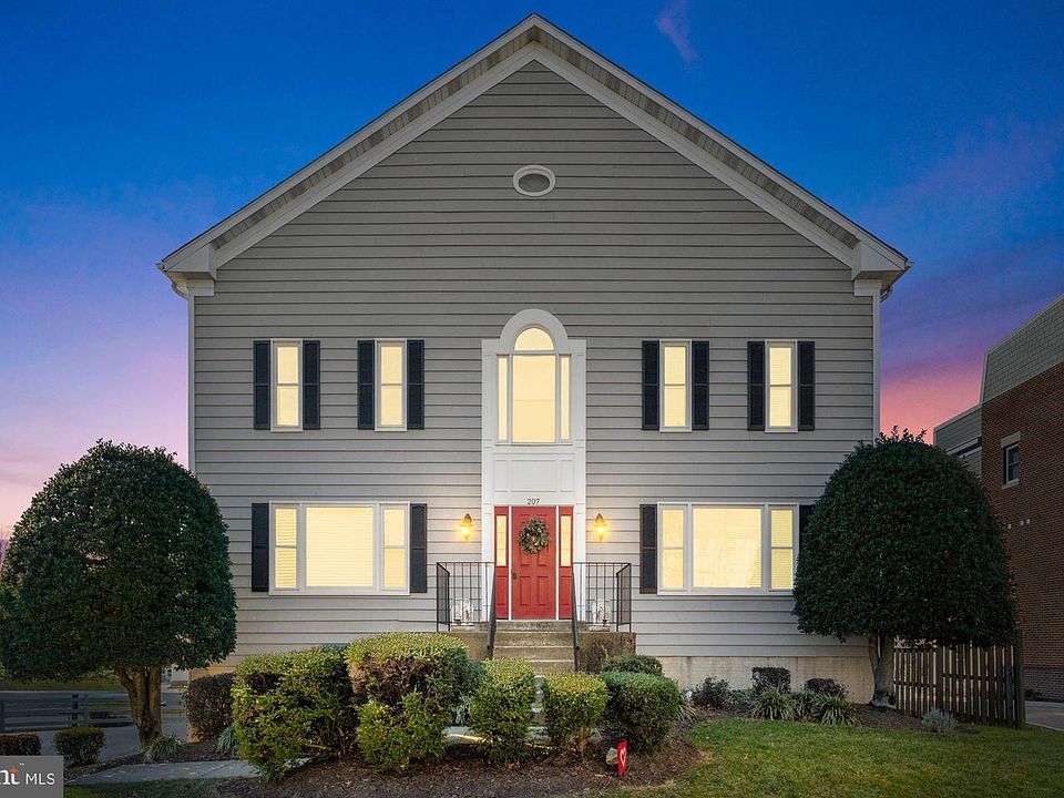 1st image of 207 Park St SE