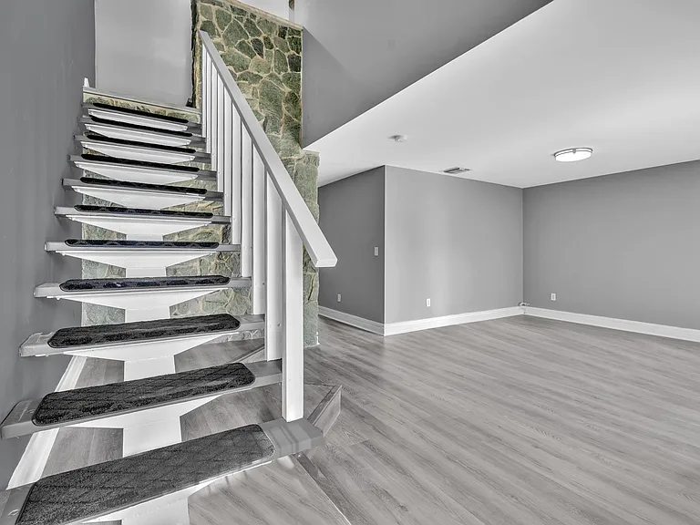 14212 NE 4th Ave — Photo 15