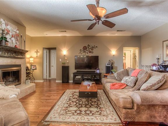 5th image of 1701 Bertram Dr