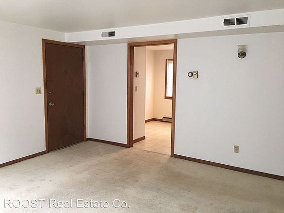 5th image of 129 Berwick Dr APT A