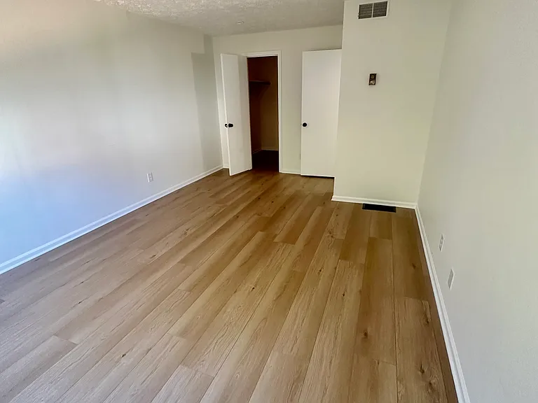 1820 Hudson Ave #17 — Photo 13