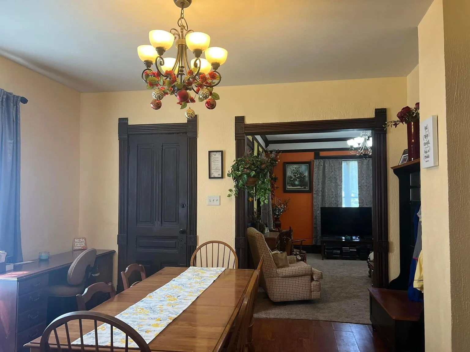 422 N Clinton St — Photo 3