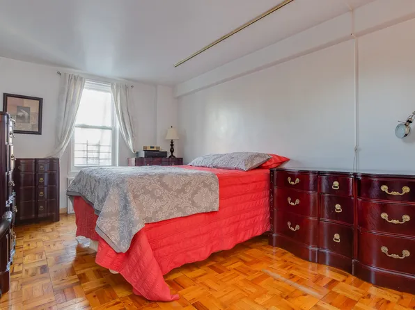 65-15 Alderton Street image 8 of 14