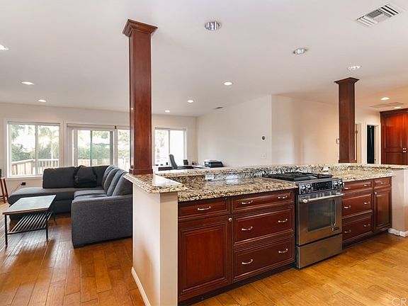 4th image of 7119 Andasol Ave