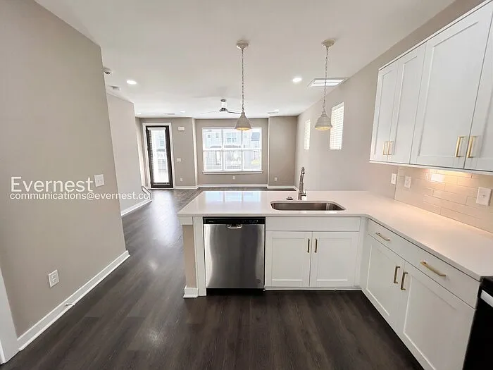305 Jeffries Way — Photo 4
