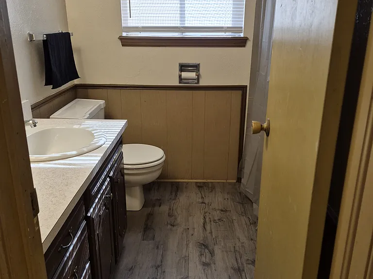 8200 S May Ave — Photo 7