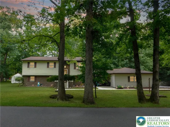 154 Lake Dr, Nesquehoning, PA 18240