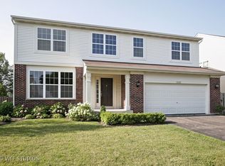 1833 Lake Bluff Ln, Hampshire, IL 60140