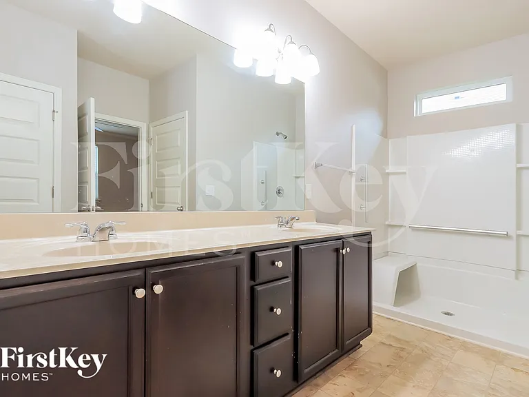 569 Carleton Pl — Photo 11