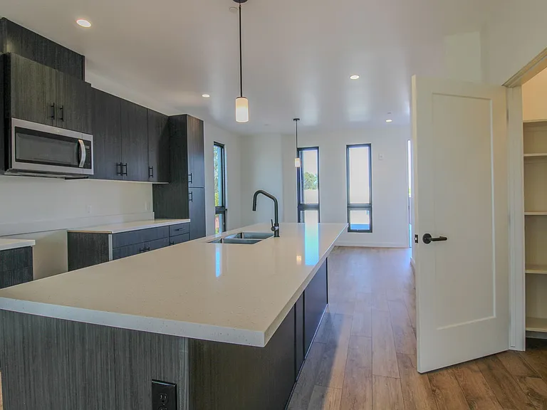Newly Built Luxury Apartments in San Luis Obispo "Little Italy" — Photo 16