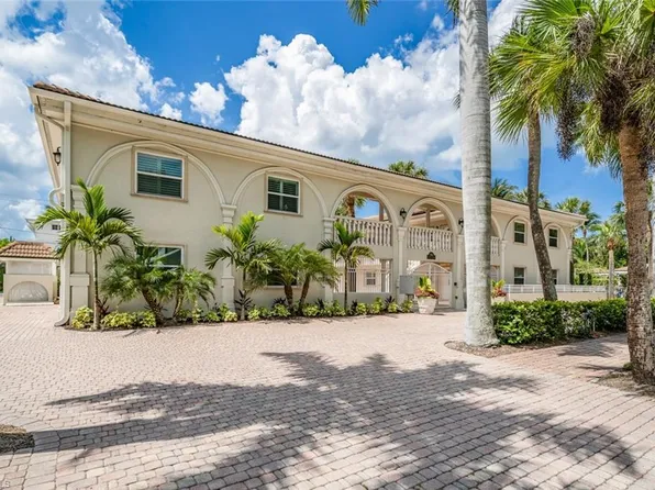 980 7th Ave S #206, NAPLES, FL 34102