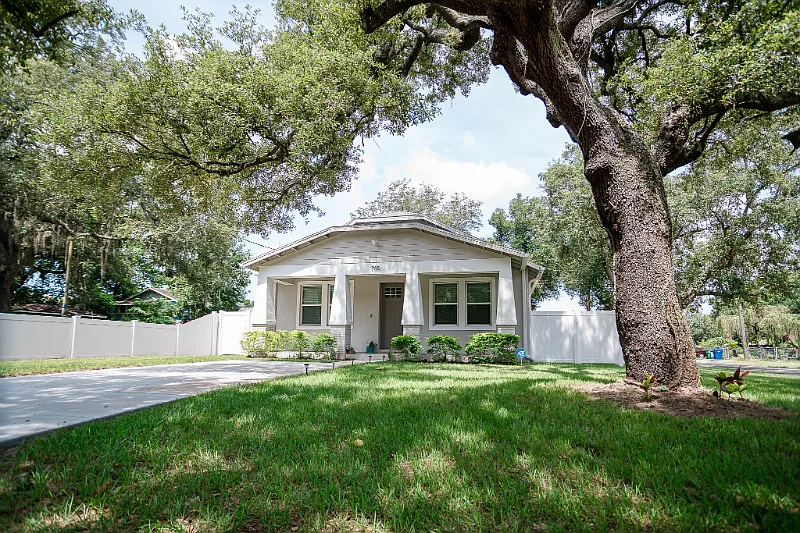 705 E Elm St