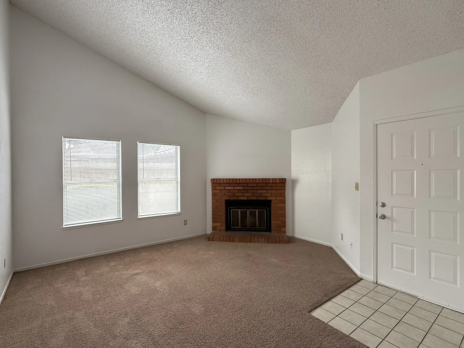 2 bed, 1000 sqft, $1,650 — Photo 1