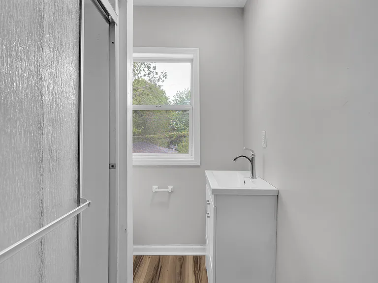 411 N Oakland Ave — Photo 10