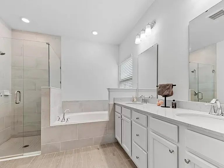 3036 Crossfield Dr — Photo 4