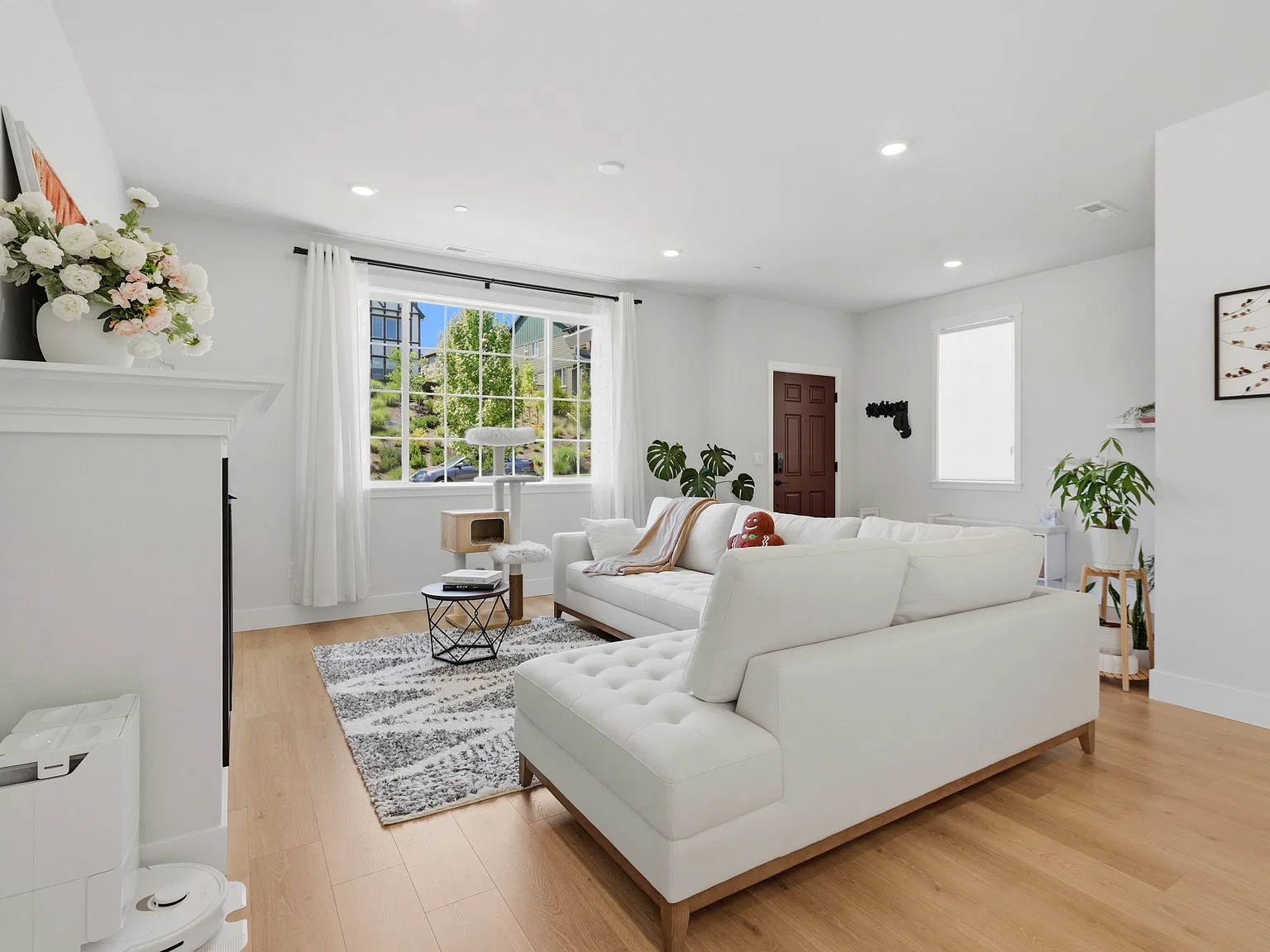 5 bed, 2.5 bath, 2364 sqft, $3,100 — Photo 4