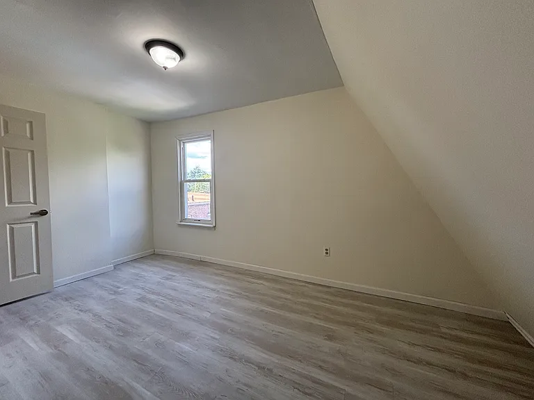 141 Horton St — Photo 10