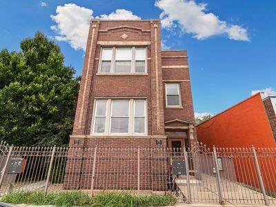 3052 N Kedzie Ave APT 1F, Chicago, IL, 60618