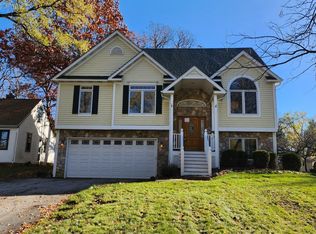 18121 W Valley Dr, Grayslake, IL