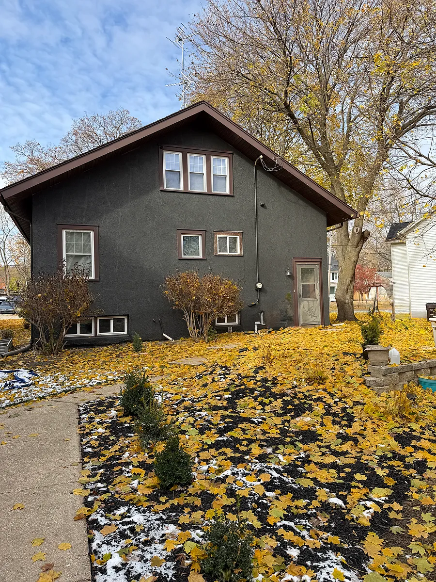 Building Photo - S Janesville St