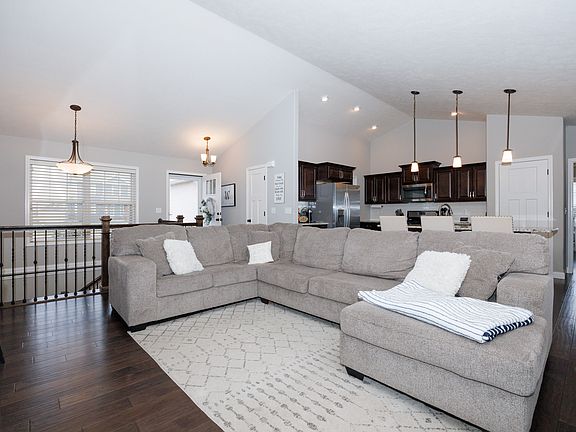 3rd image of 407 Bobwhite Way