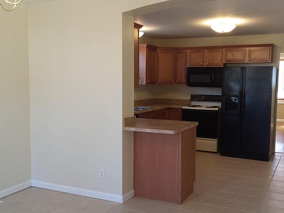 4th image of 28065 Glasgow St