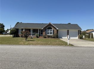 927 Alexwood Dr, Hope Mills, NC 28348